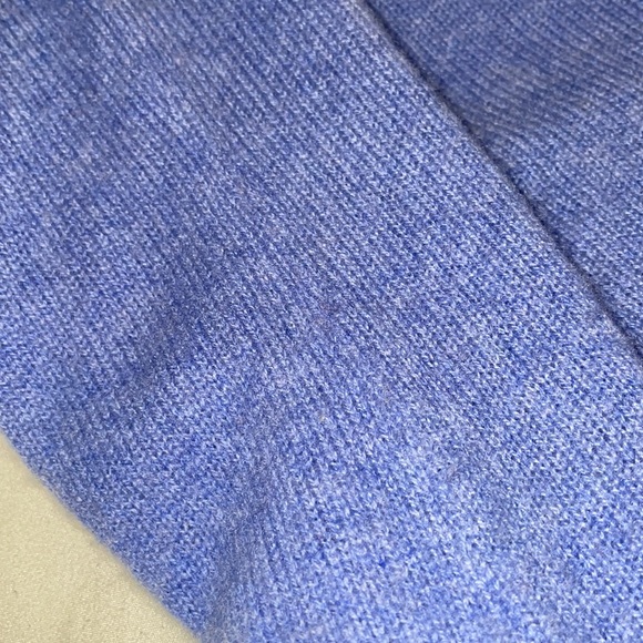 Cashmere sky blue sweater. - Picture 7 of 8